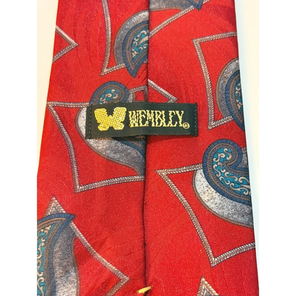 Wembley necktie features